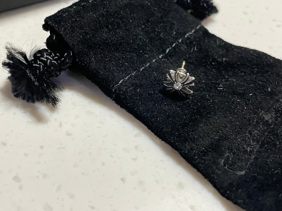 크롬하츠 귀걸이 CH 플러스 다이아 1P 스터드 이어링 상품이미지1