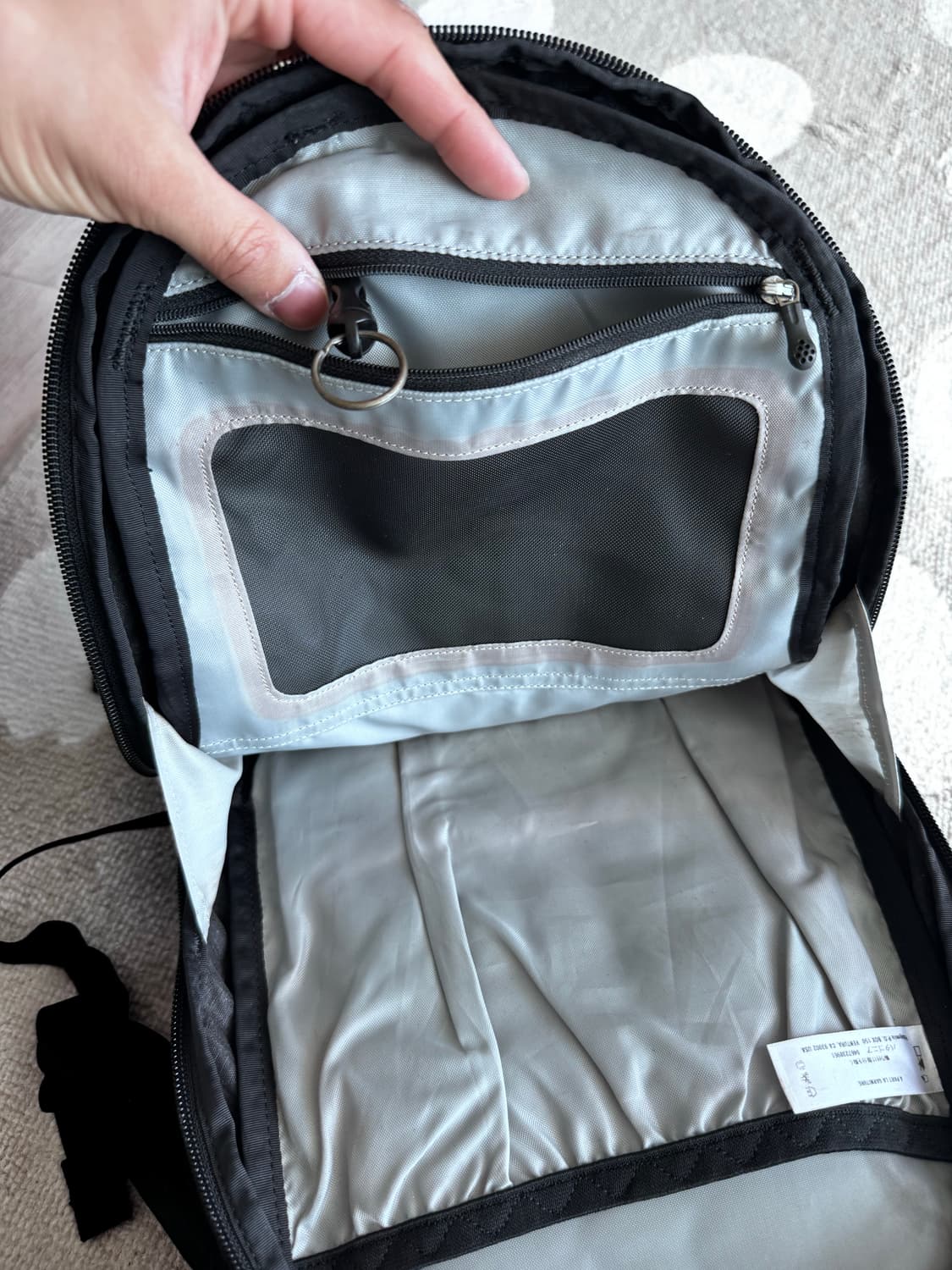 파타고니아 라이트와이어 백팩 블랙 상품이미지3