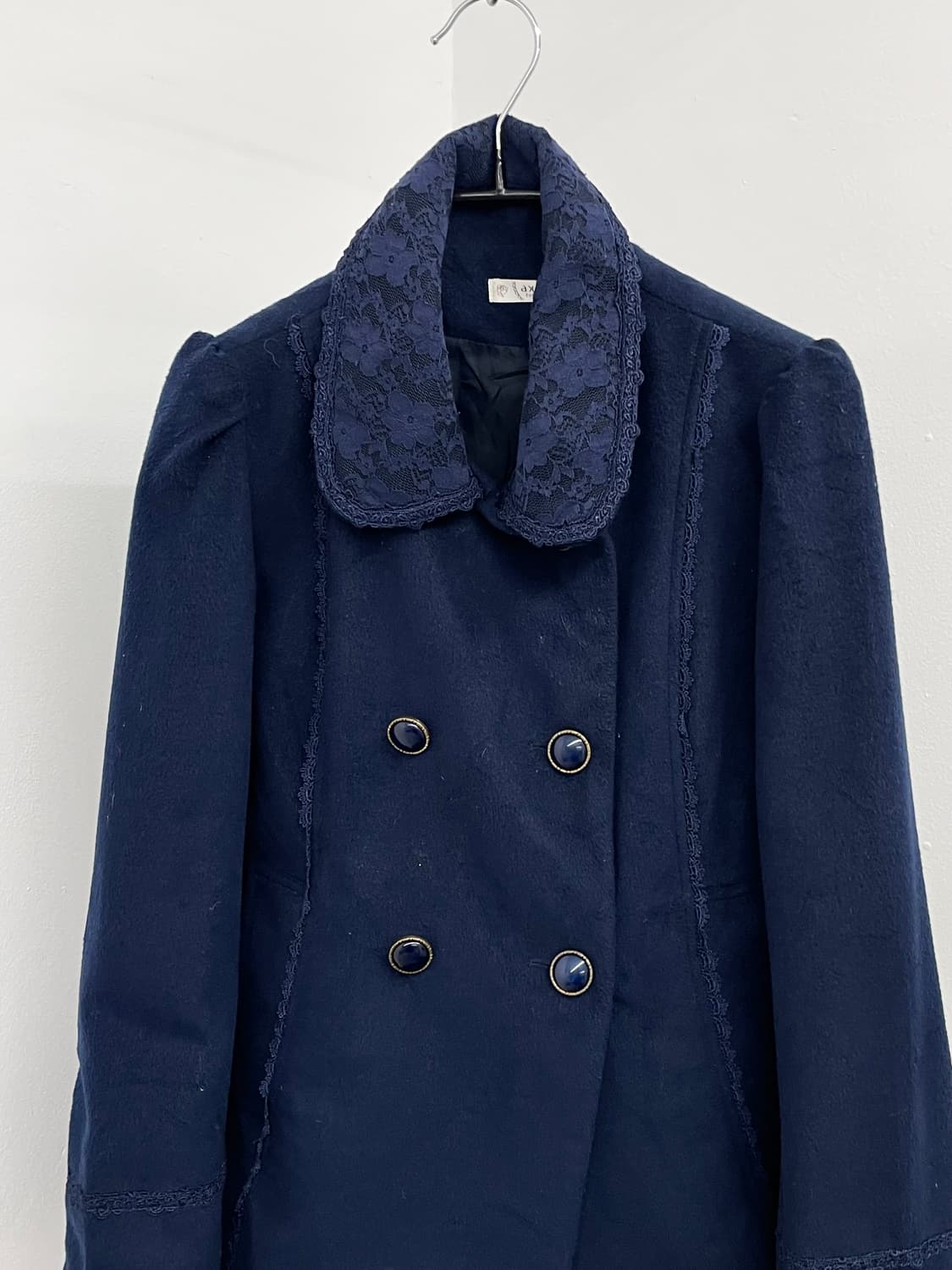 액시즈팜 네이비 레이스 버튼 코트 상품이미지3