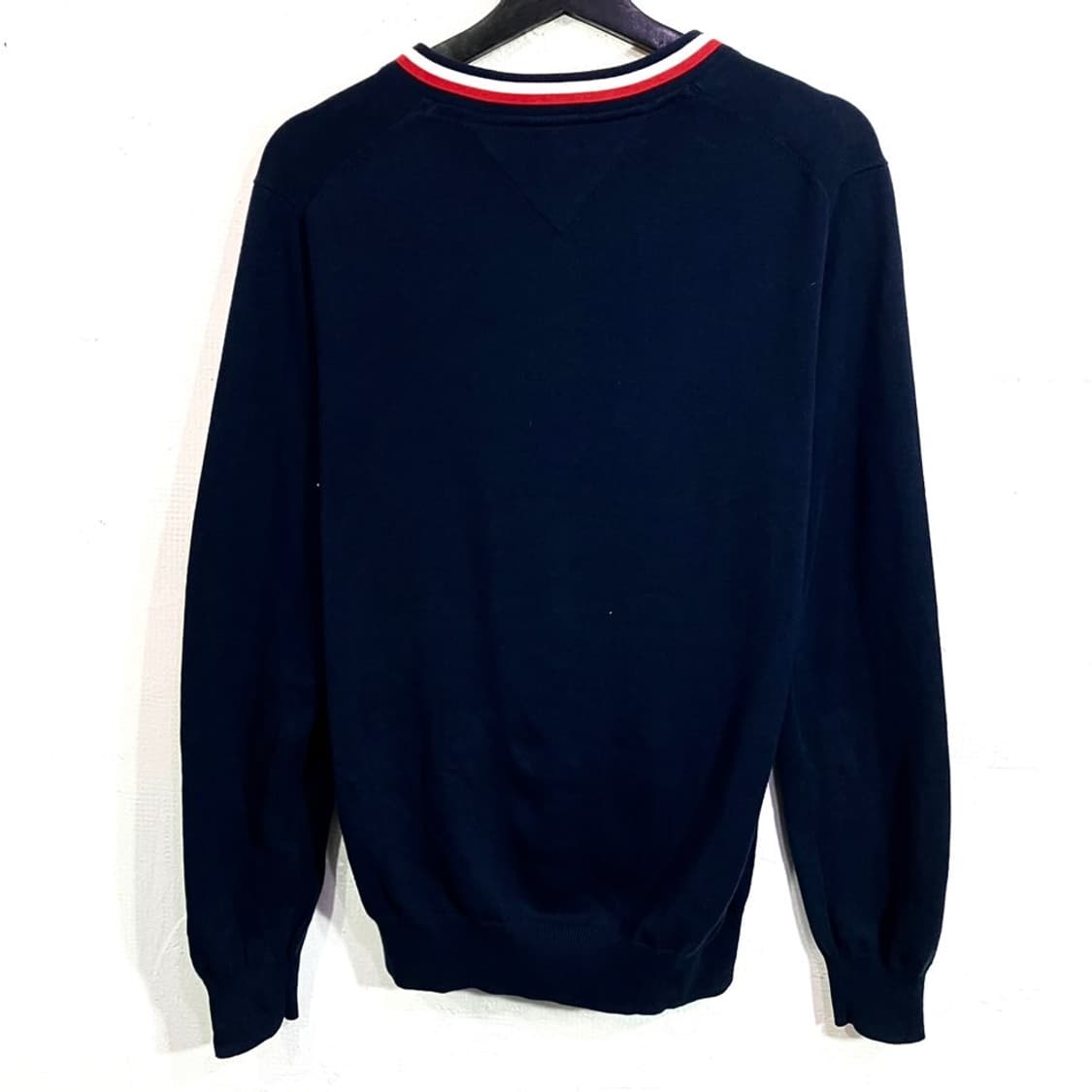 타미힐피거 로고 브이넥 니트 상품이미지3