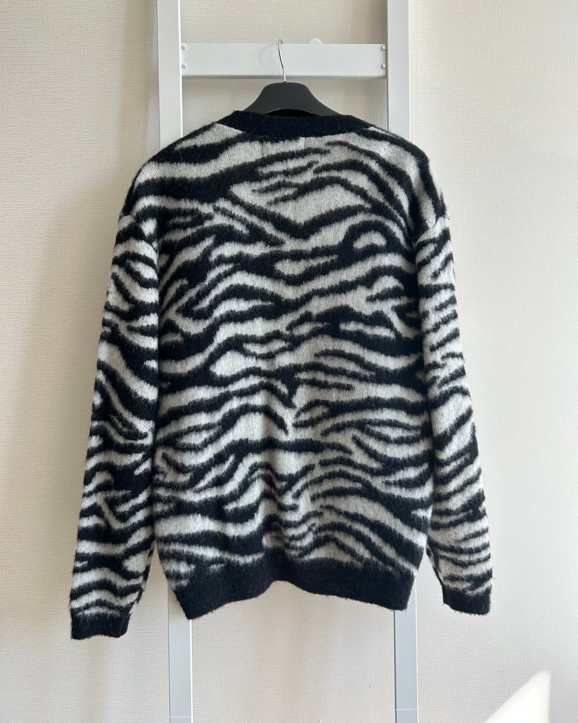 스탠드얼론 지브라 가디건  상품이미지5