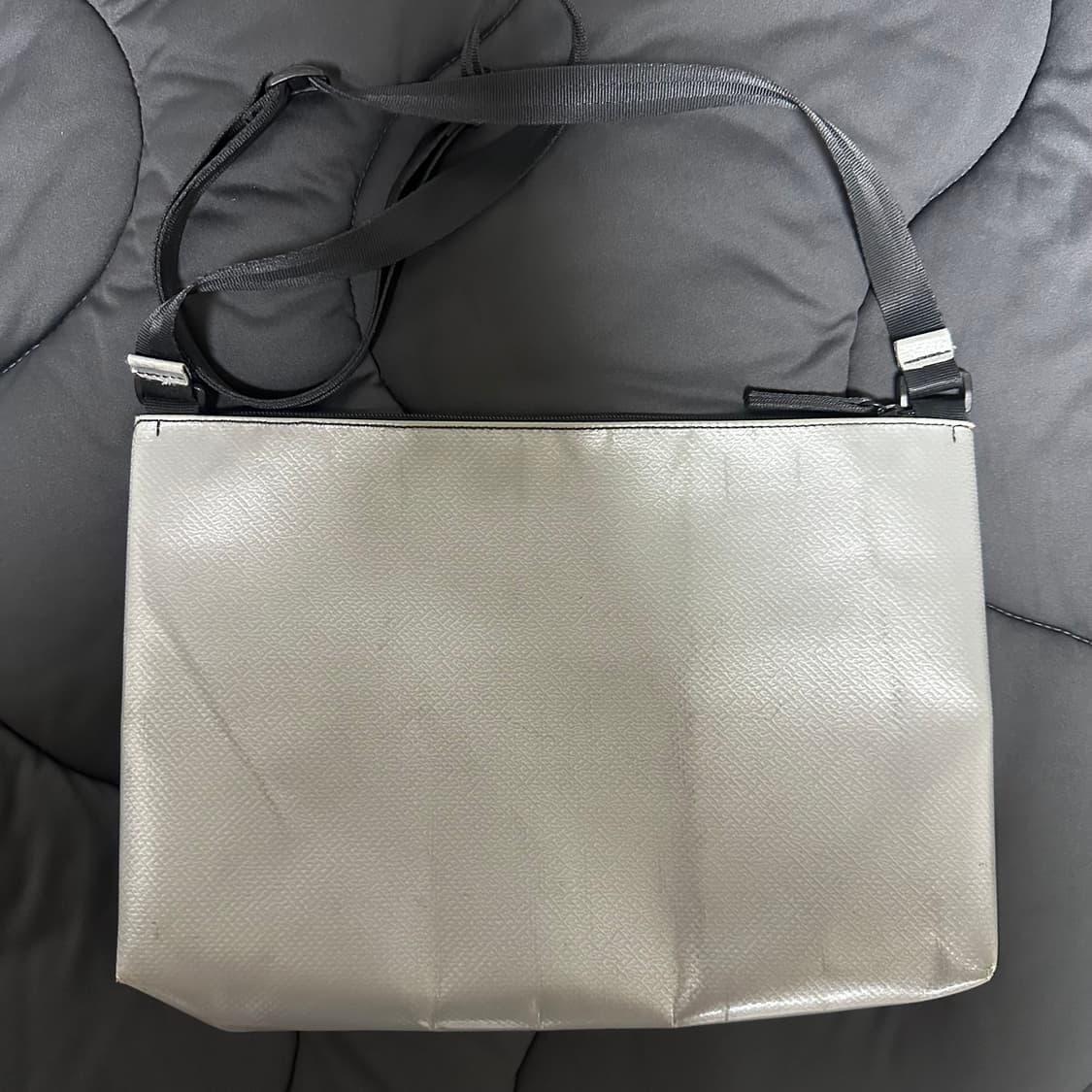 프라이탁 루 lou 실버 크로스백 상품이미지2