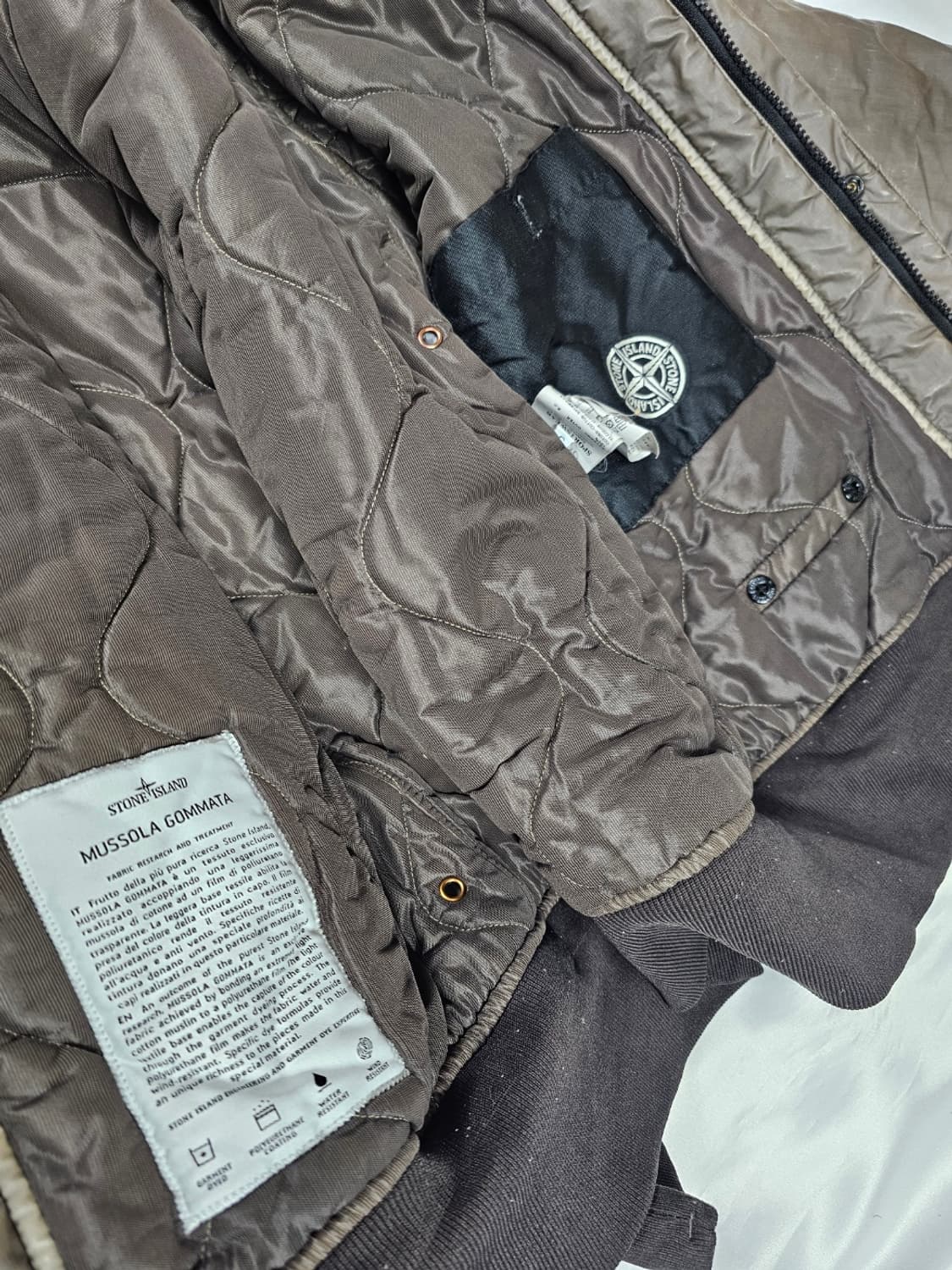 스톤아일랜드무솔라고마타후드자켓 상품이미지6