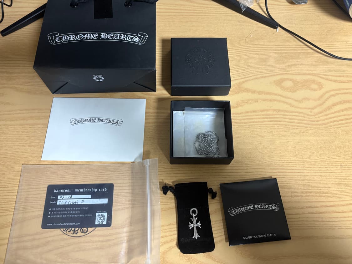 크롬하츠 타이니크로스 목걸이 상품이미지1