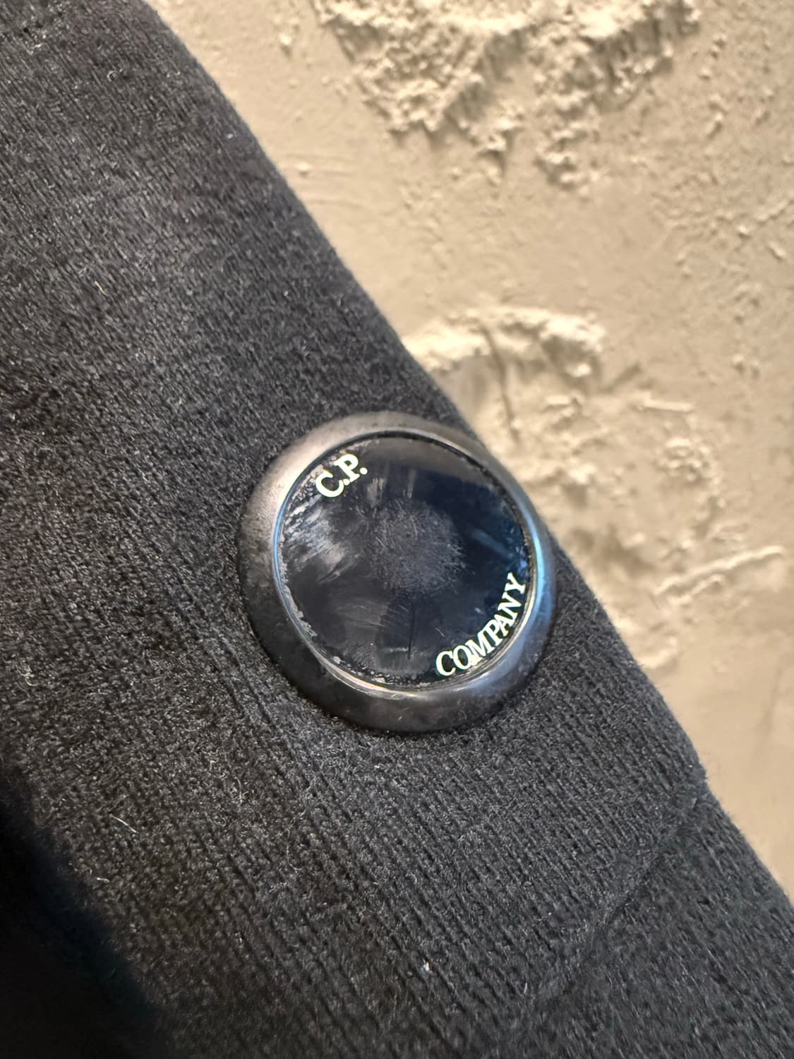 95 씨피컴퍼니 C.P. COMPANY 렌즈 와펜 울 니트 블랙 상품이미지5