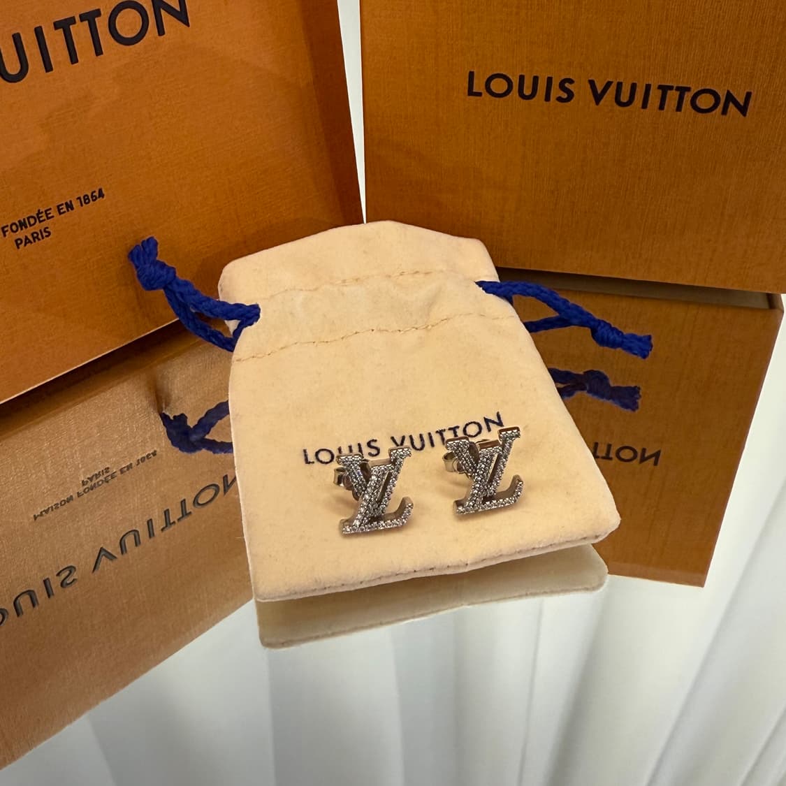 [새상품급]루이비통 LV 아이코닉 귀걸이 팔라듐 상품이미지2