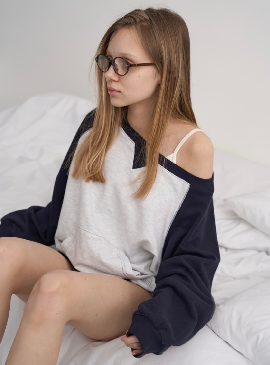 (택O) 이지킴 레글런 포켓 원숄더 스웻셔츠 상품이미지1