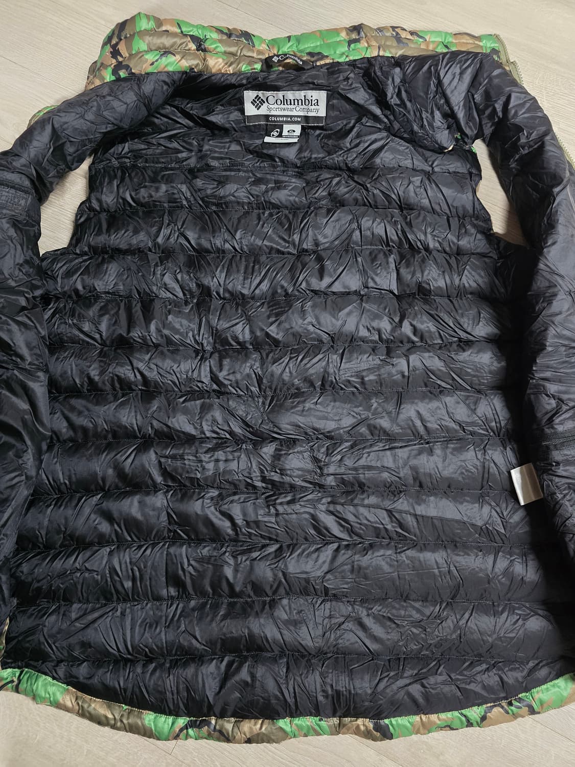 컬럼비아 카모 구스다운 경량 패딩조끼
푸퍼 베스트.   싸이즈105  남 상품이미지6