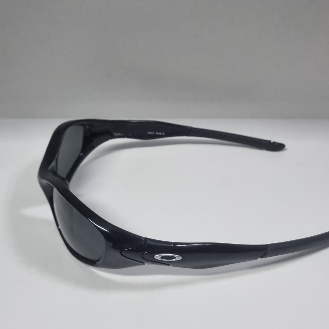 오클리 미뉴트 2.0 폴리쉬드블랙 새렌즈 상품이미지5