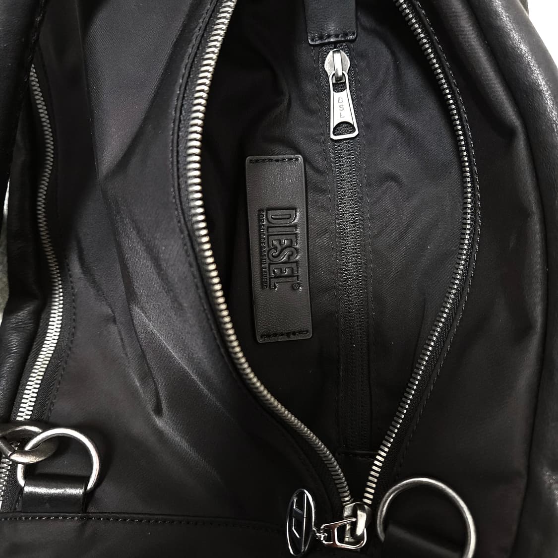 Diesel Leather Sling bag 상품이미지4