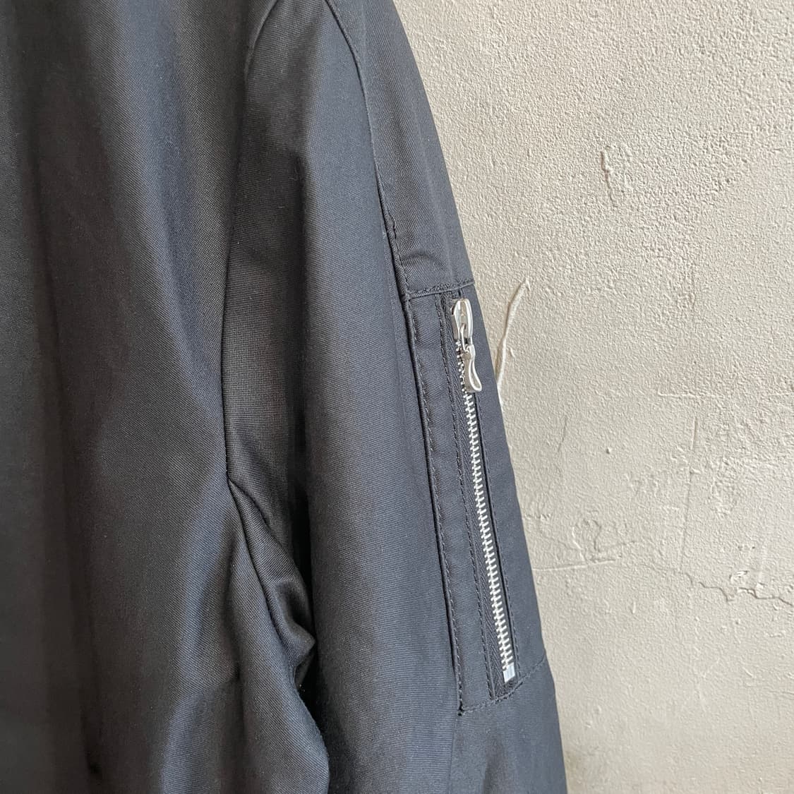 어태치먼트 하이넥 새틴 밀리터리 자켓 상품이미지7