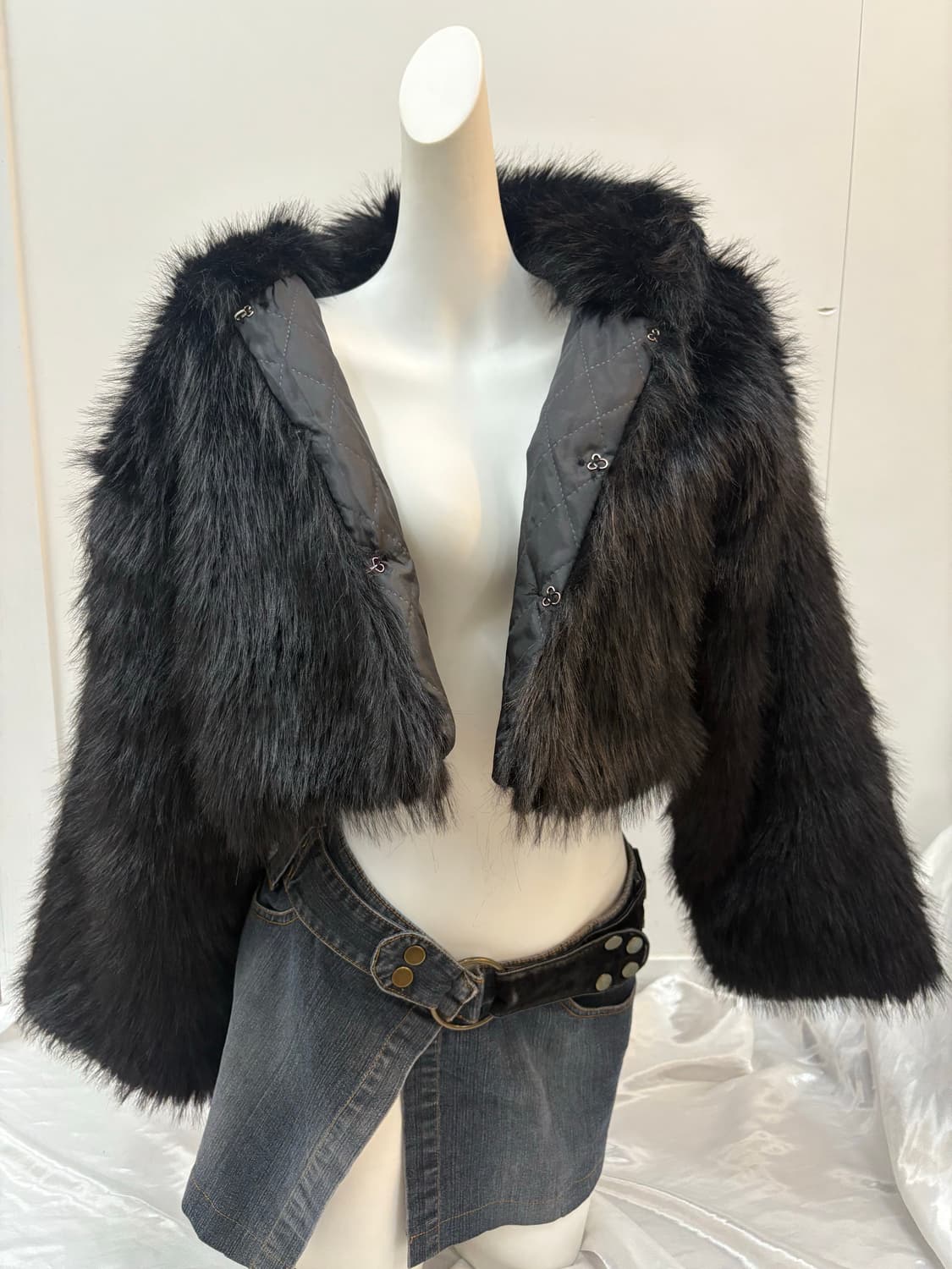 세미 크롭 블랙 퍼 자켓 상품이미지2