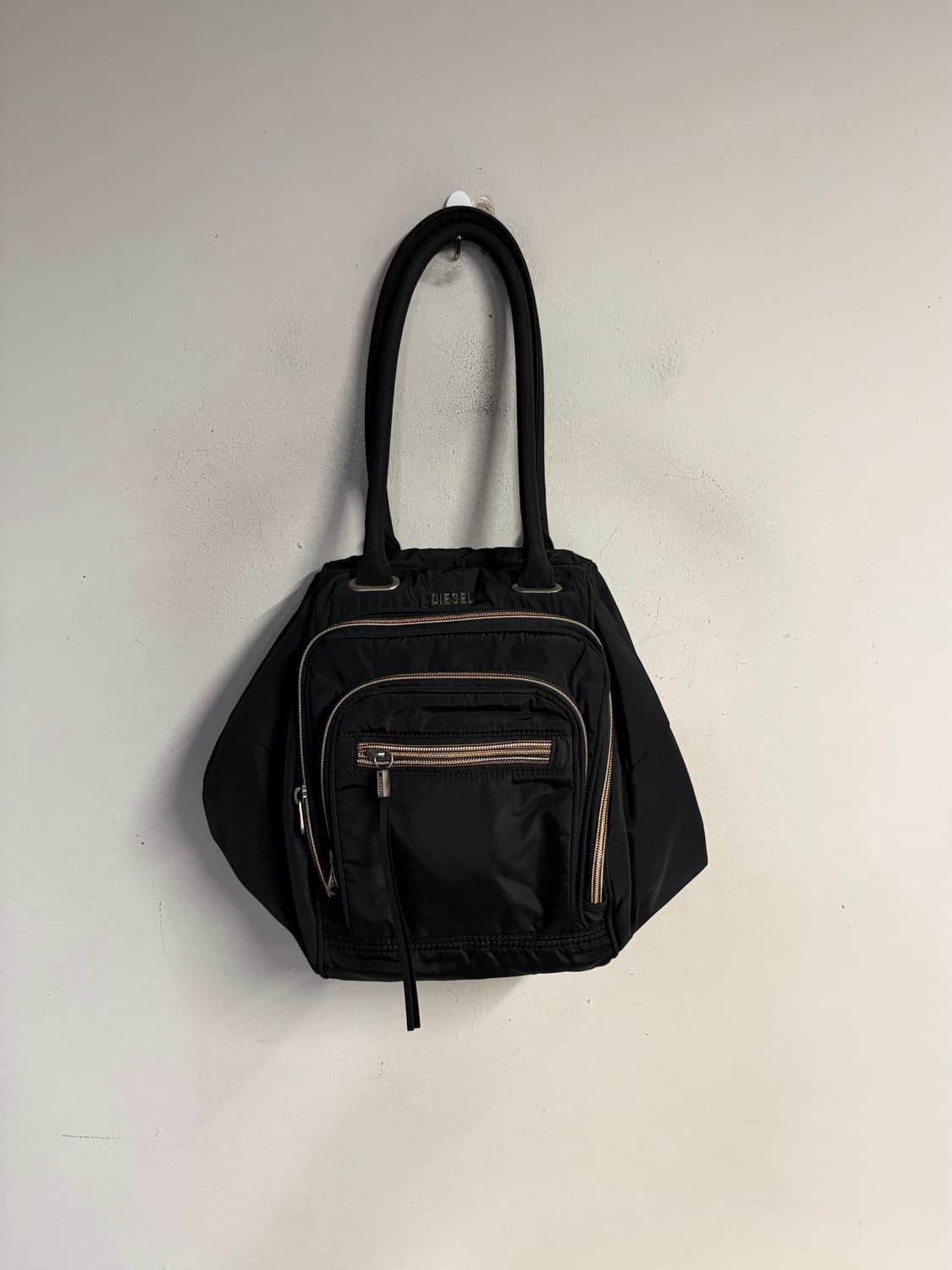 DIESEL padded nyloon shoulder bag 상품이미지1