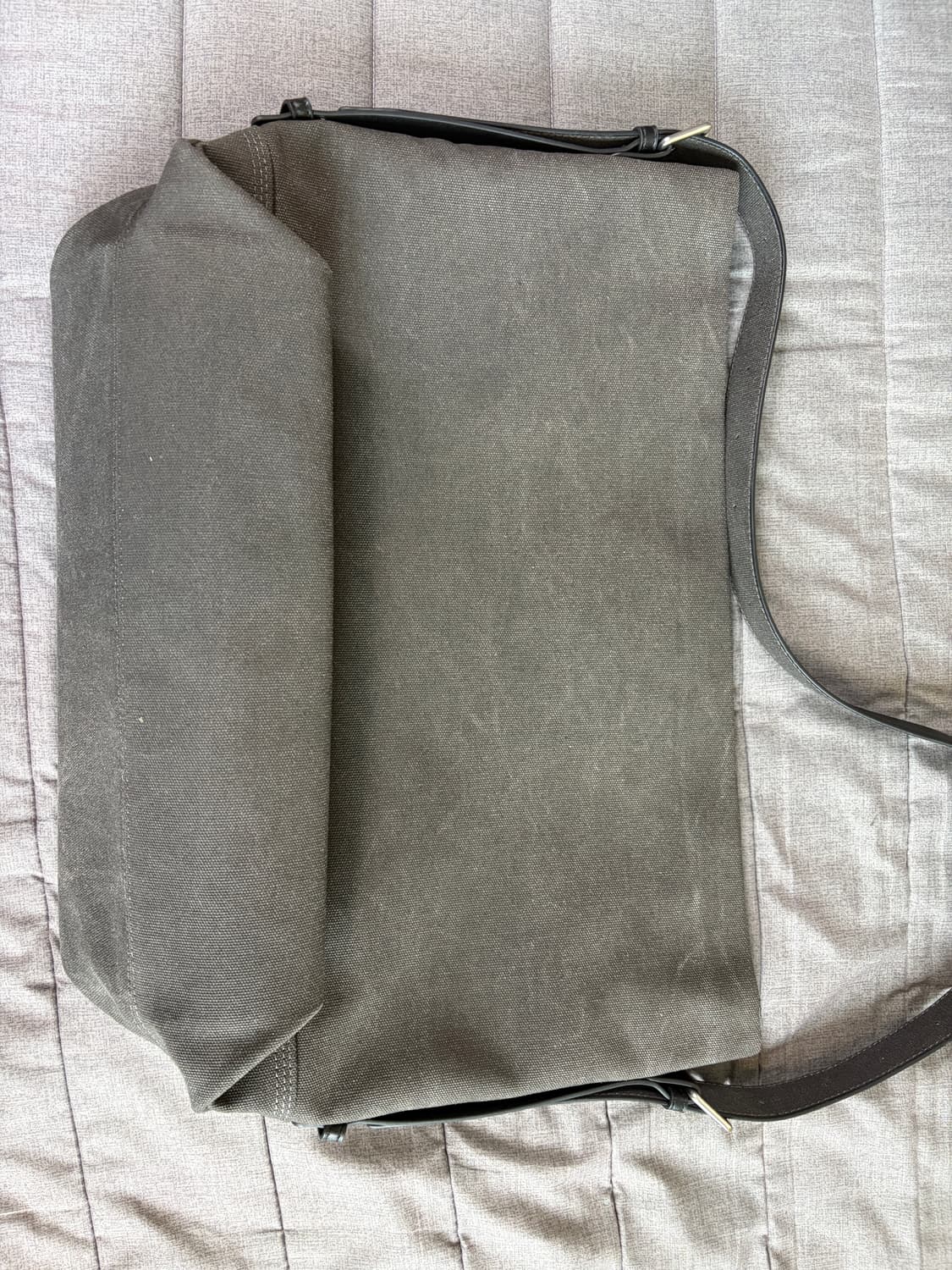 미나브 패션플래닛 슬라우치 캔버스백 가방 워시드 차콜 상품이미지1