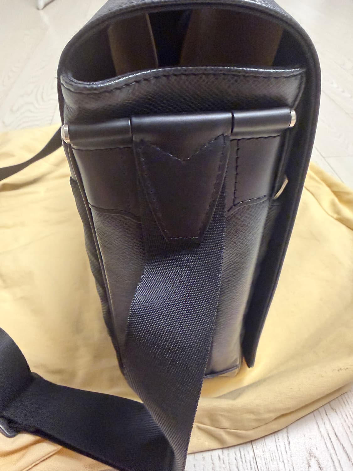 Louis Vuitton Viktor (M30142) 상품이미지3