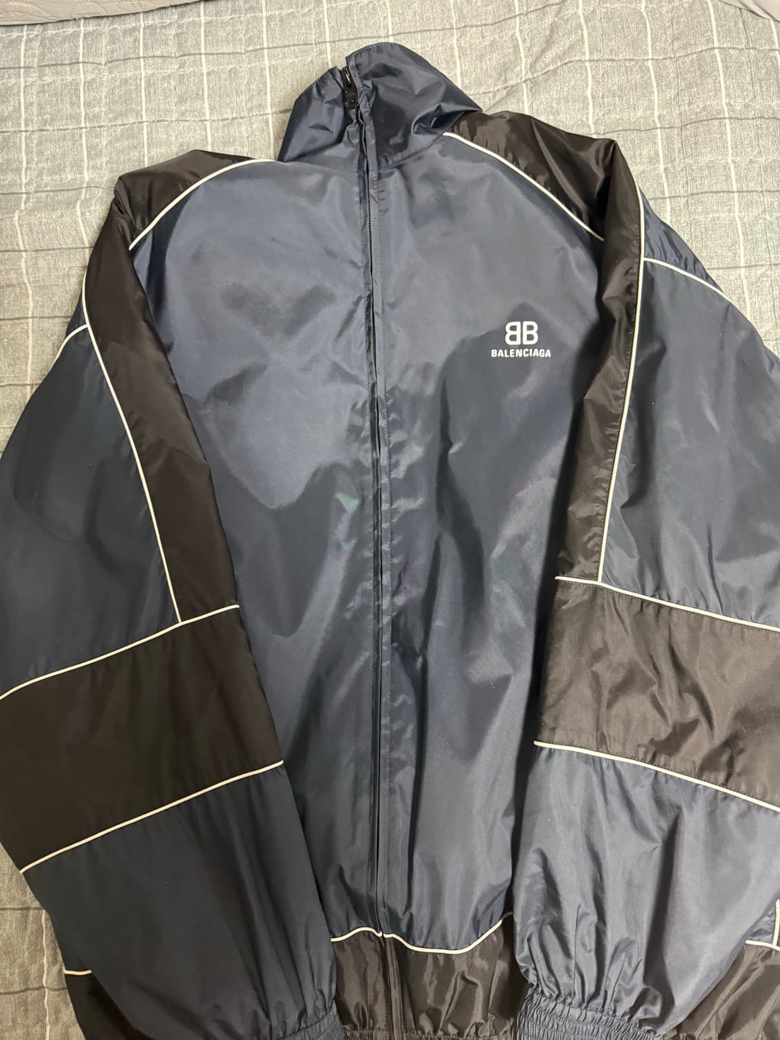 발렌시아가 사틴 bb로고 바람막이 44사이즈 상태양호 상품이미지1