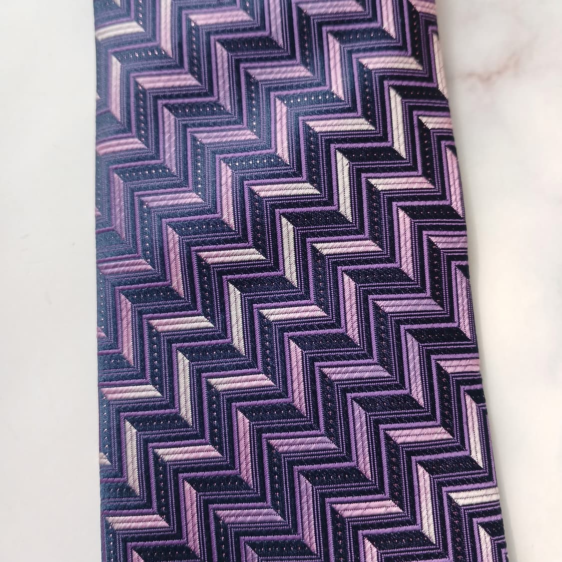 아쿠아스큐텀 실크 헤링본 패턴 넥타이 8.9cm A+등급 E739
 상품이미지7