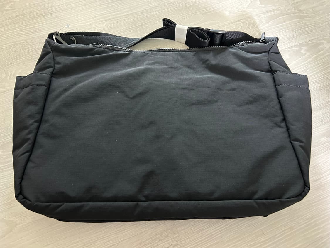 유니클로 멀티 포켓 숄더백 블랙 상품이미지2