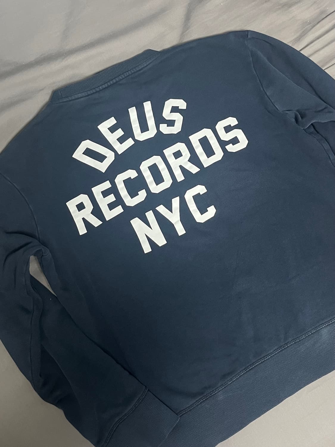 데우스 맨투맨 상품이미지1