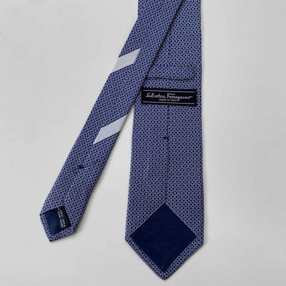새상품급 신형 페레가모(Ferragamo) 모노그램 정품넥타이8.2cm 상품이미지3