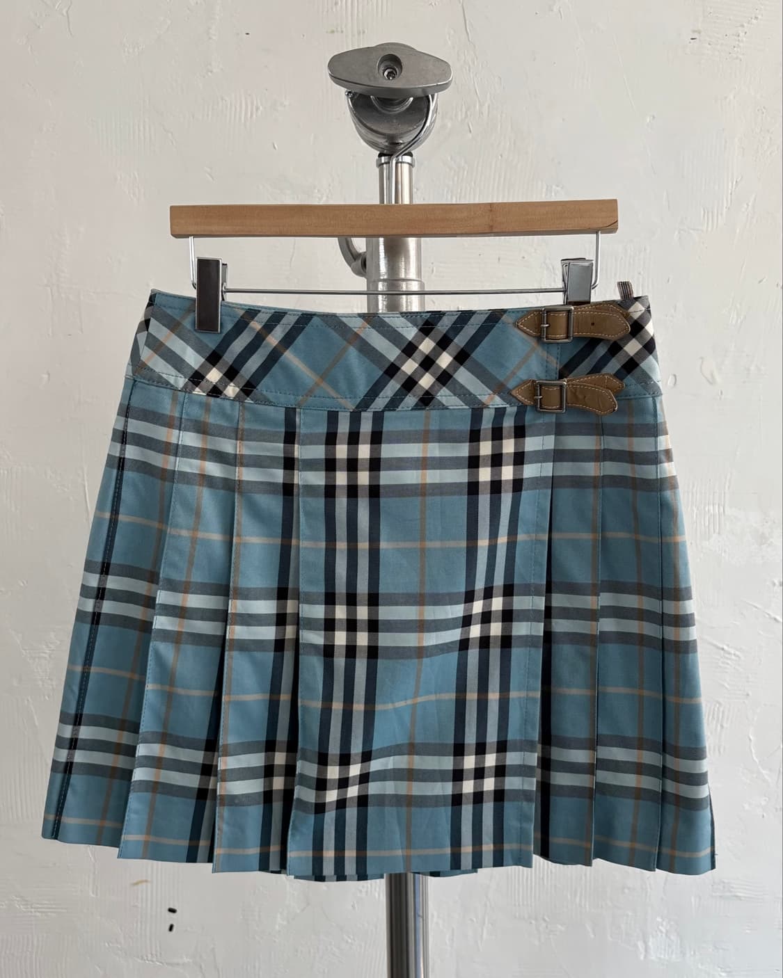 Burberry 버버리 블루라벨 블루 체크 버클 플리츠 미니 랩 스커트 상품이미지4