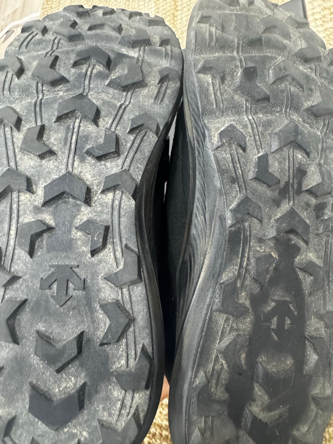 해칭룸 데상트 트레일 러닝화 블랙 280 상품이미지5