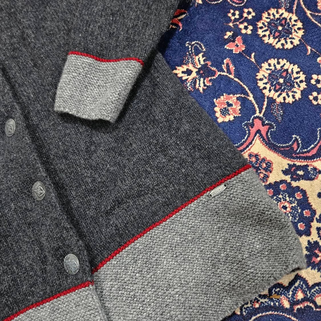 기스바인(Giesswein) 버진울100% 후드 니트 자켓
 상품이미지4