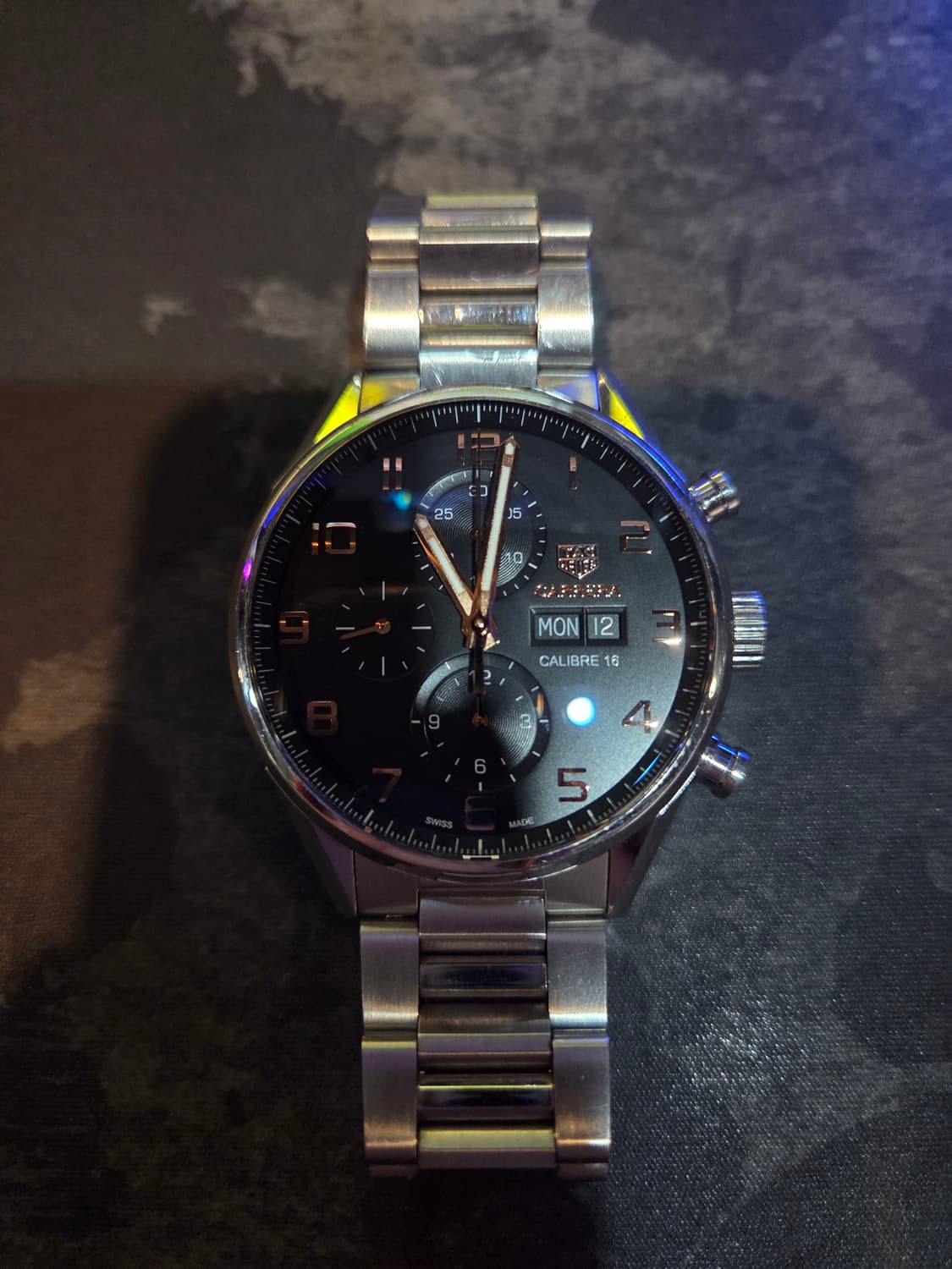 태그호이어 까레라 칼리버16 크로노그래프 데이데이트 골드핸즈 상품이미지6