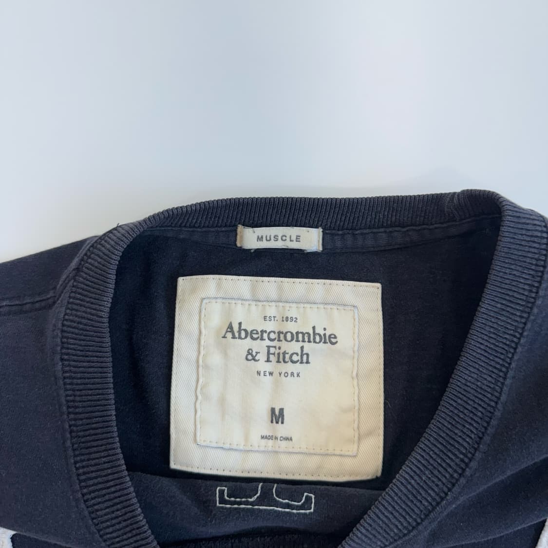 Abercrombie 아베크롬비 네이비 반팔 상품이미지5