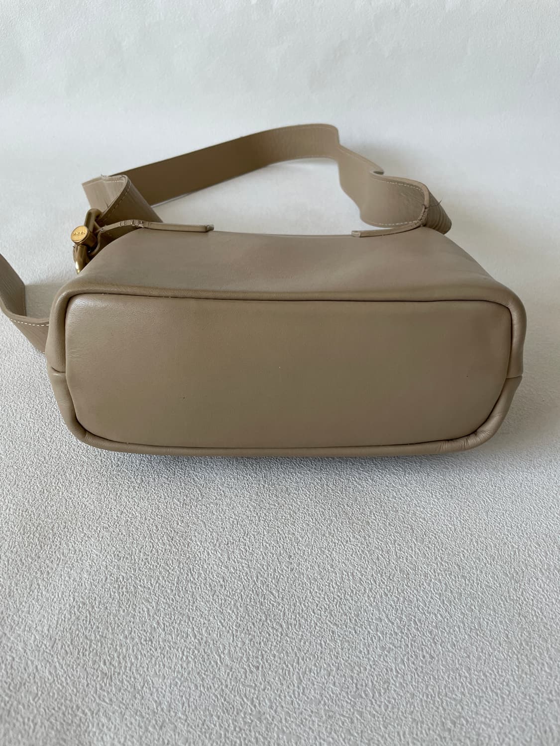 오소이(OSOI) 레더 브로트백 상품이미지4