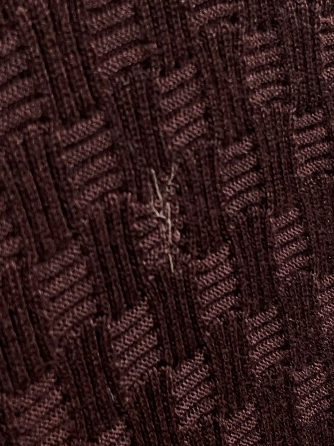 입생로랑 버건디 텍스쳐 니트 상품이미지2