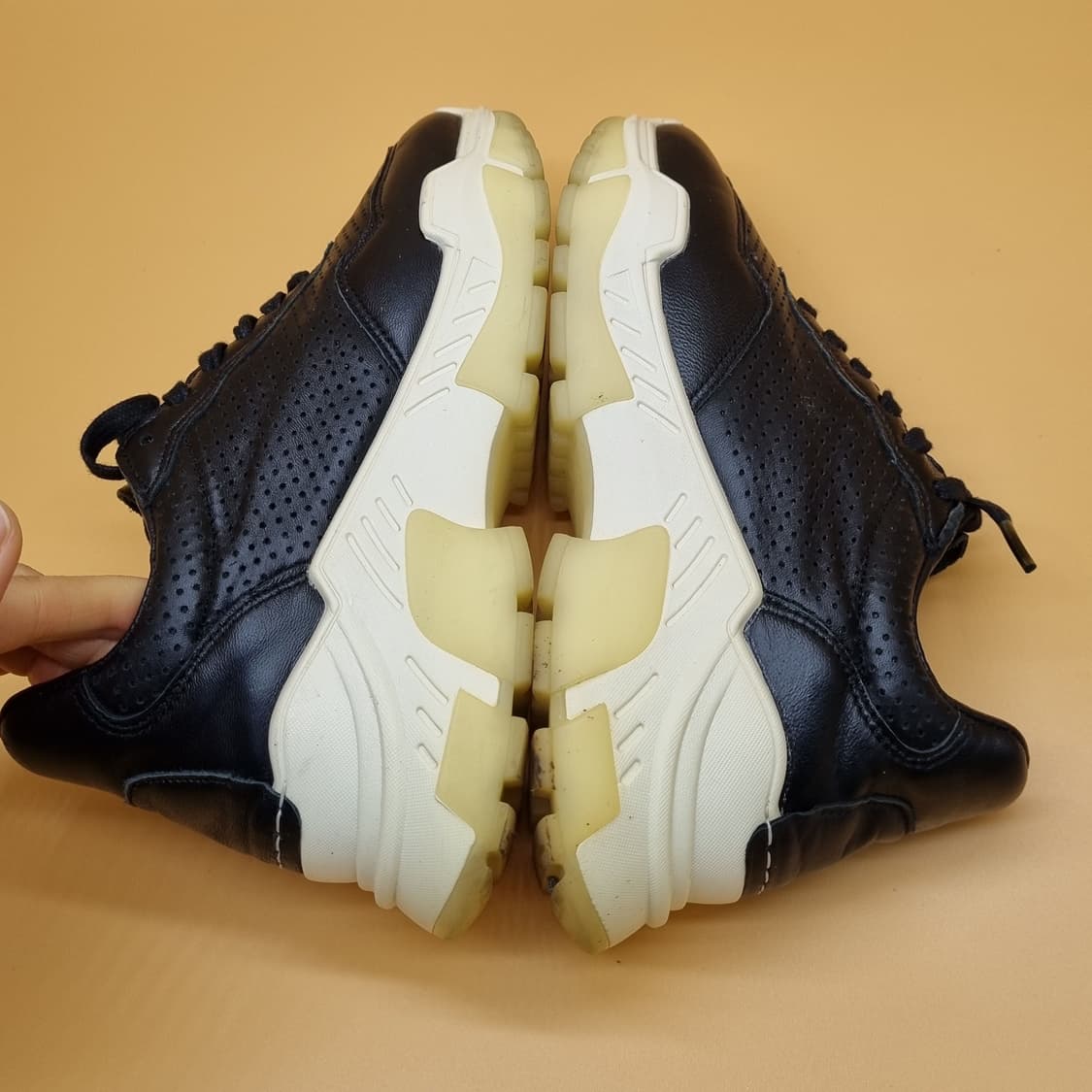 푸셀라 펀칭가죽 스니커즈 실사이즈235 굽6. 상품이미지5