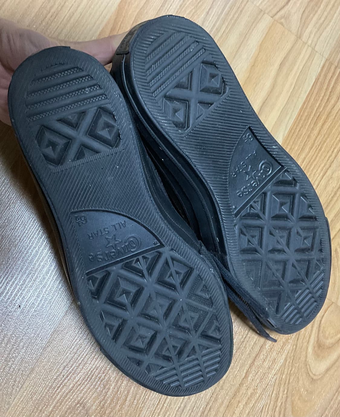 Jw앤더슨 컨버스 척 테일러 로우 글리터 블랙 상품이미지5