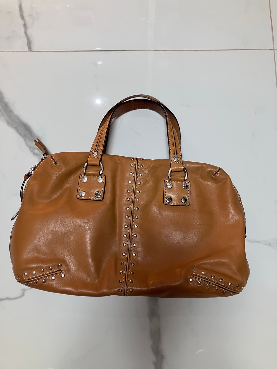 마이클 코어스 빈티지 astor 미디움 스터드 보스턴백 캐멀 상품이미지2