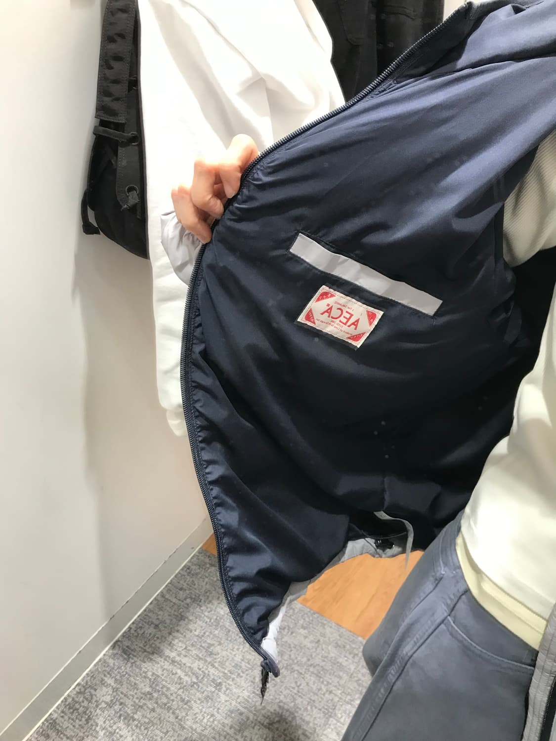 에이카화이트 경량패딩M 상품이미지3