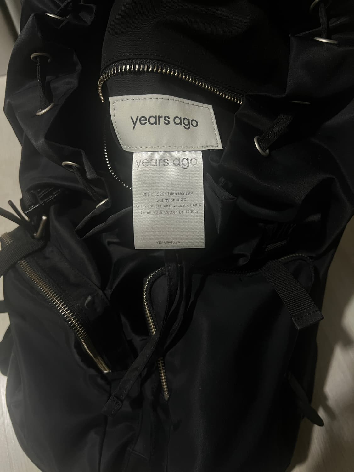 years ago 블랙 레더 트림 투 피오우시이티 럭 색 상품이미지1