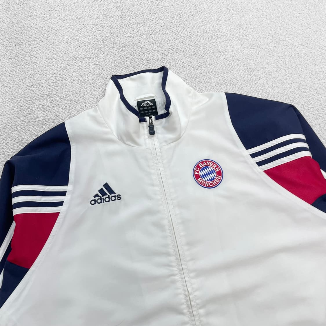 아디다스 바이에른뮌헨 바람막이 자켓 화이트 상품이미지2