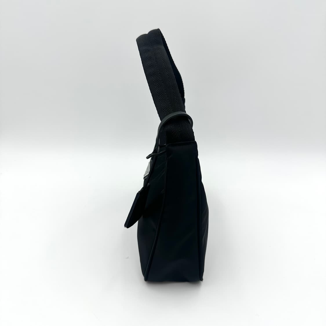 프라다 블랙 테수토 2000 리에디션 호보백 상품이미지7