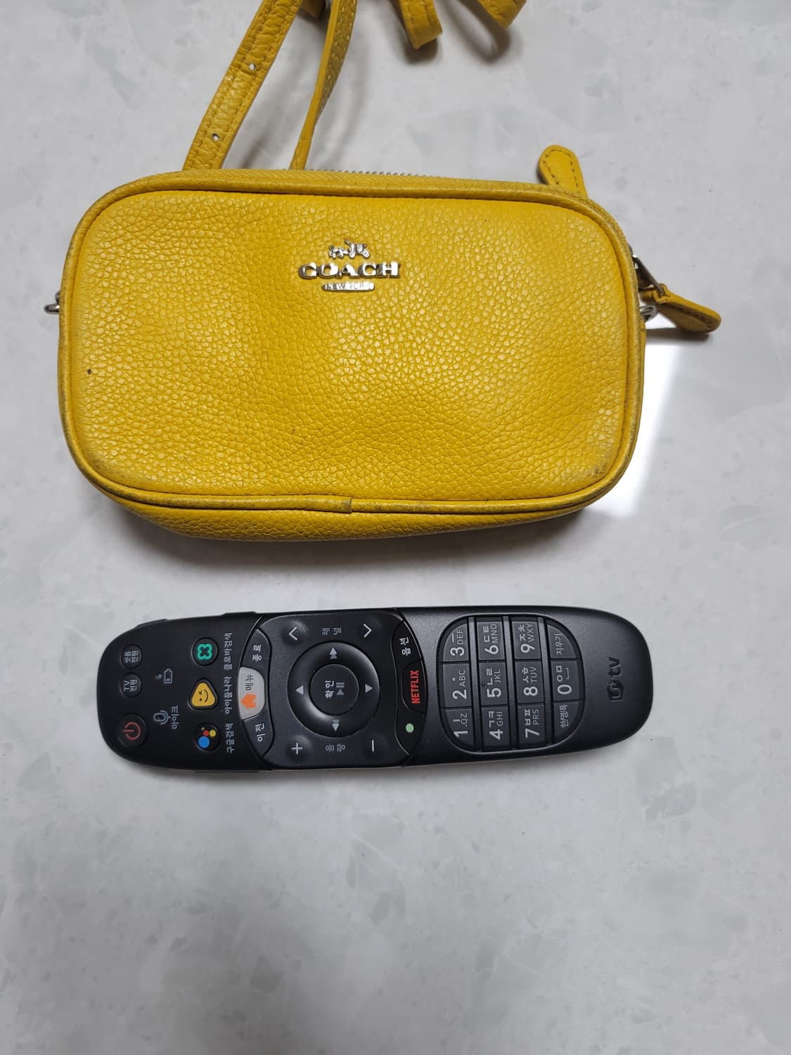 코치 미니백 노랑 상품이미지2