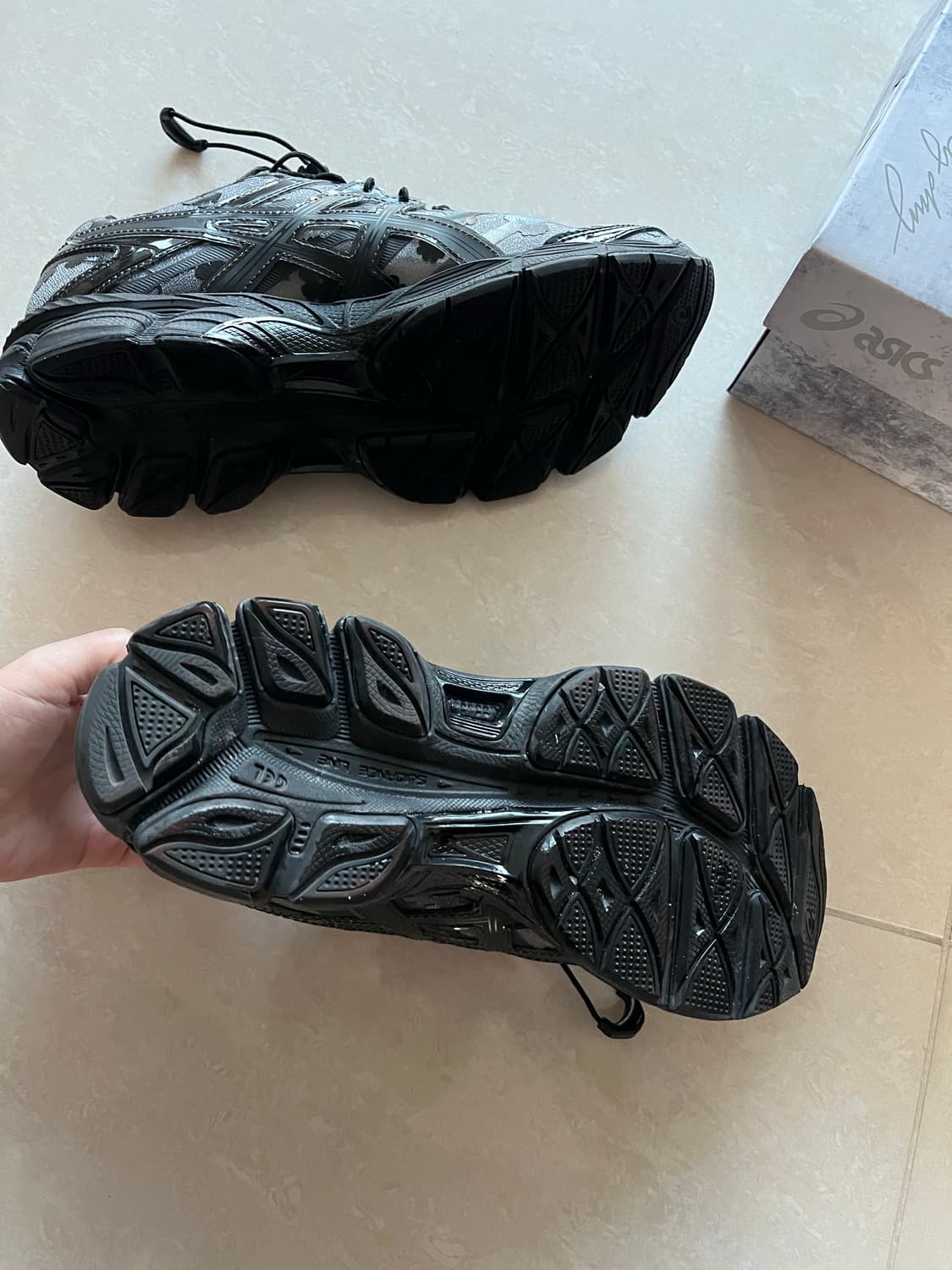 아식스 x 세실리에 반센 젤 큐물러스 16 블랙 235 상품이미지5