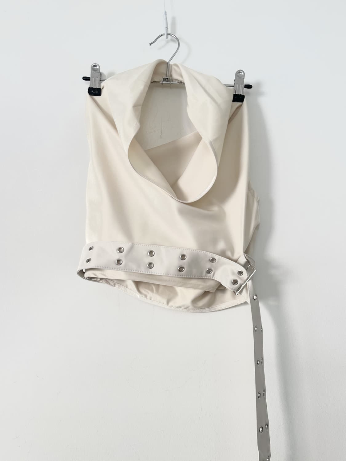 Buckle layer halter neck blouse  상품이미지1