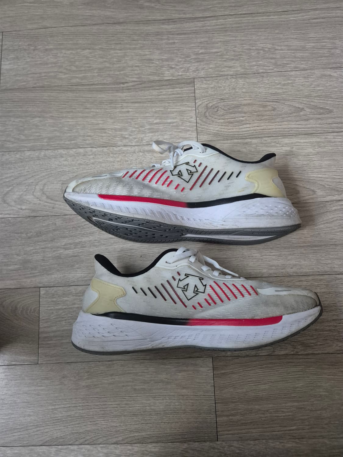 데상트 에너자이트 슈퍼 런닝화 상품이미지2