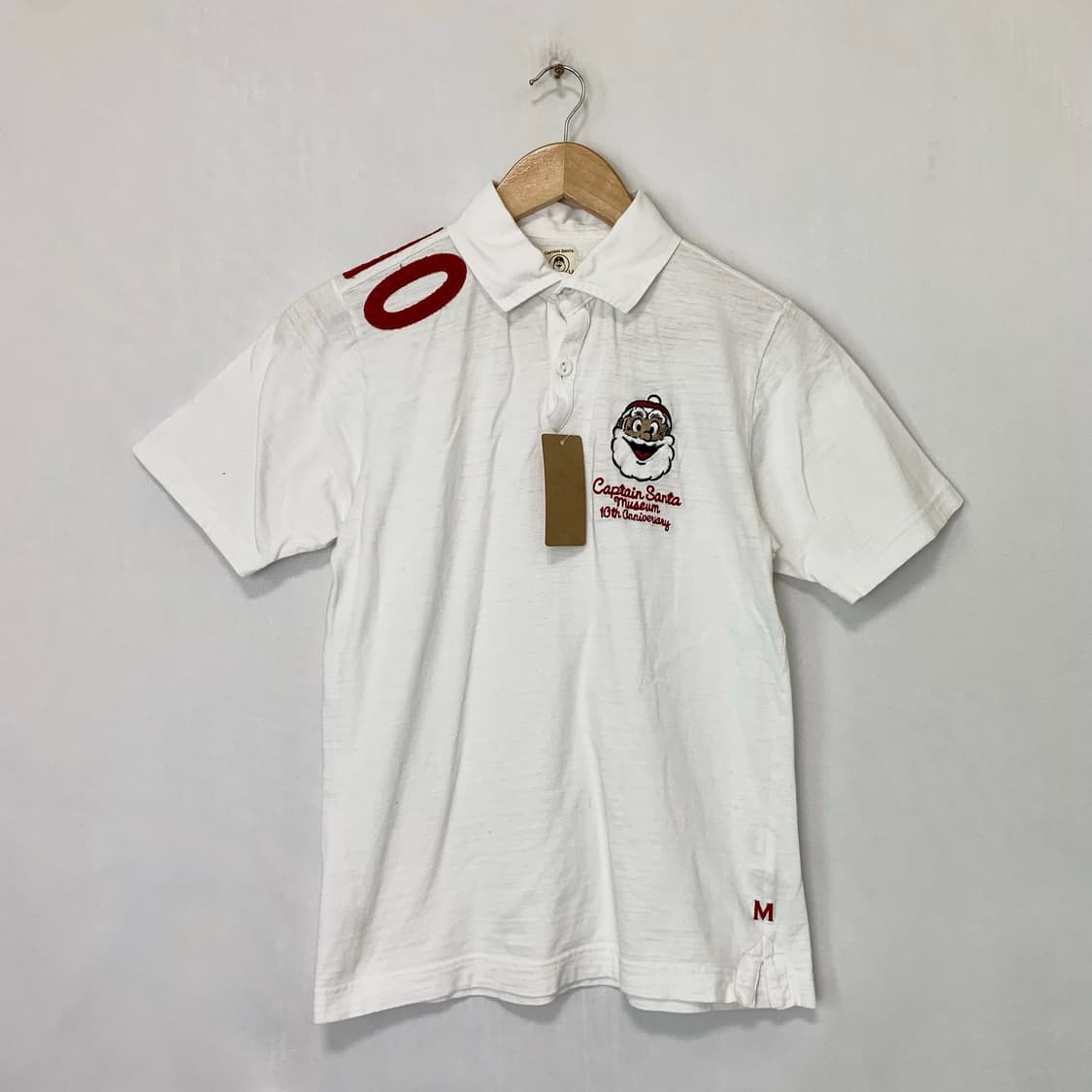 캡틴 산타 빅로고 숫자 패치 피케 폴로티 반팔 카라 티셔츠 화이트 상품이미지1