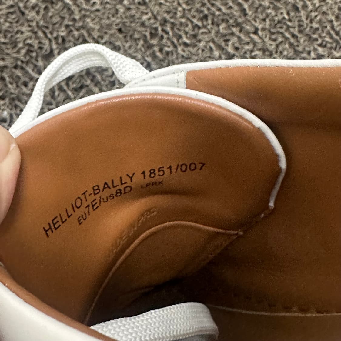 발리 헬리옷 로우탑 스니커즈 화이트 260 상품이미지5