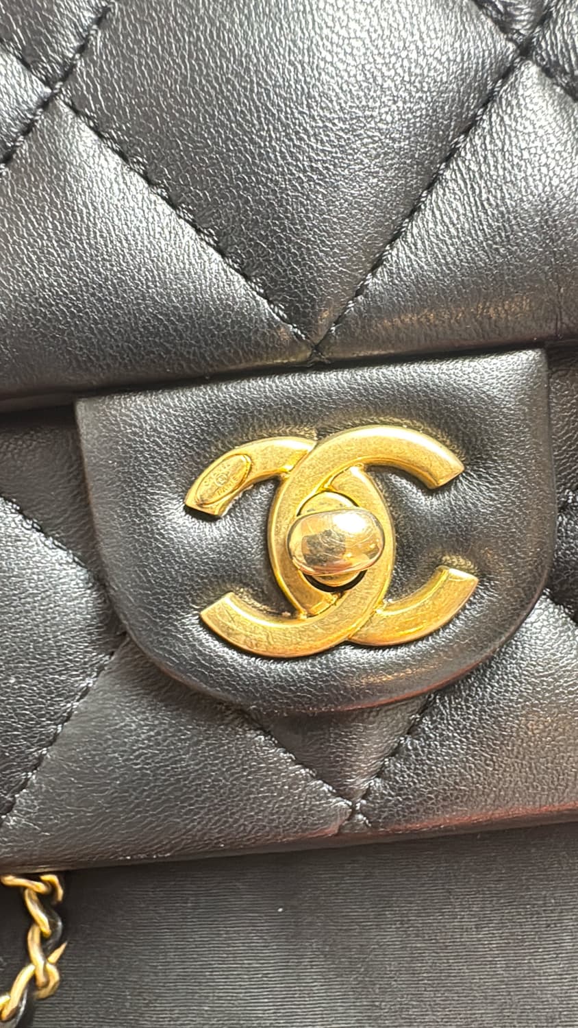 샤넬 클래식 하트참 미니 플랩백 블랭 상품이미지5