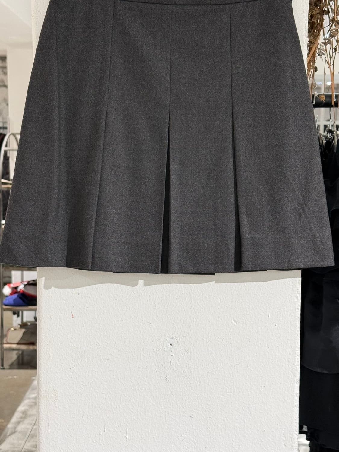 입생로랑 그레이 라나 버진 플리스울 플리츠 미니 스커트  상품이미지3