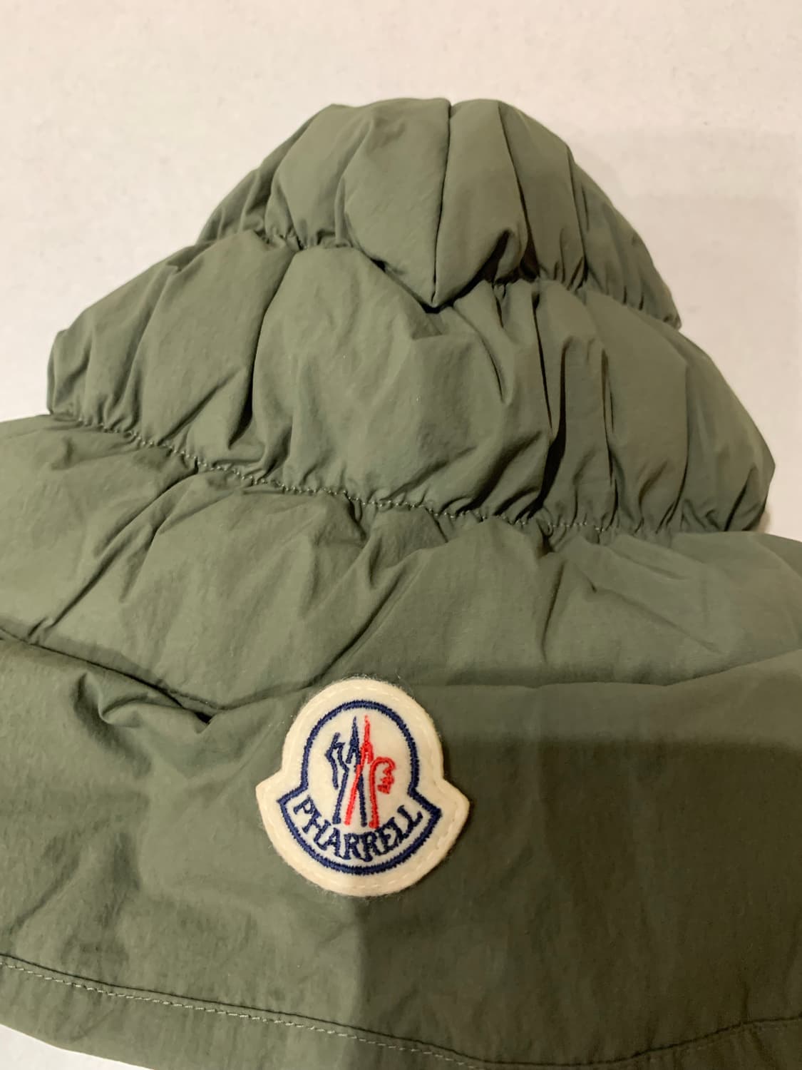 몽클레어 x 퍼렐 다운 버킷 햇 상품이미지3