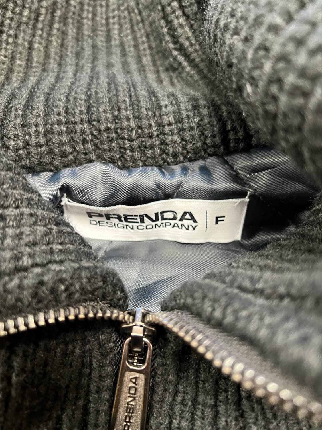 [FREE] 프렌다 세일러 칼라 니트 봄버 자켓 블랙 상품이미지5