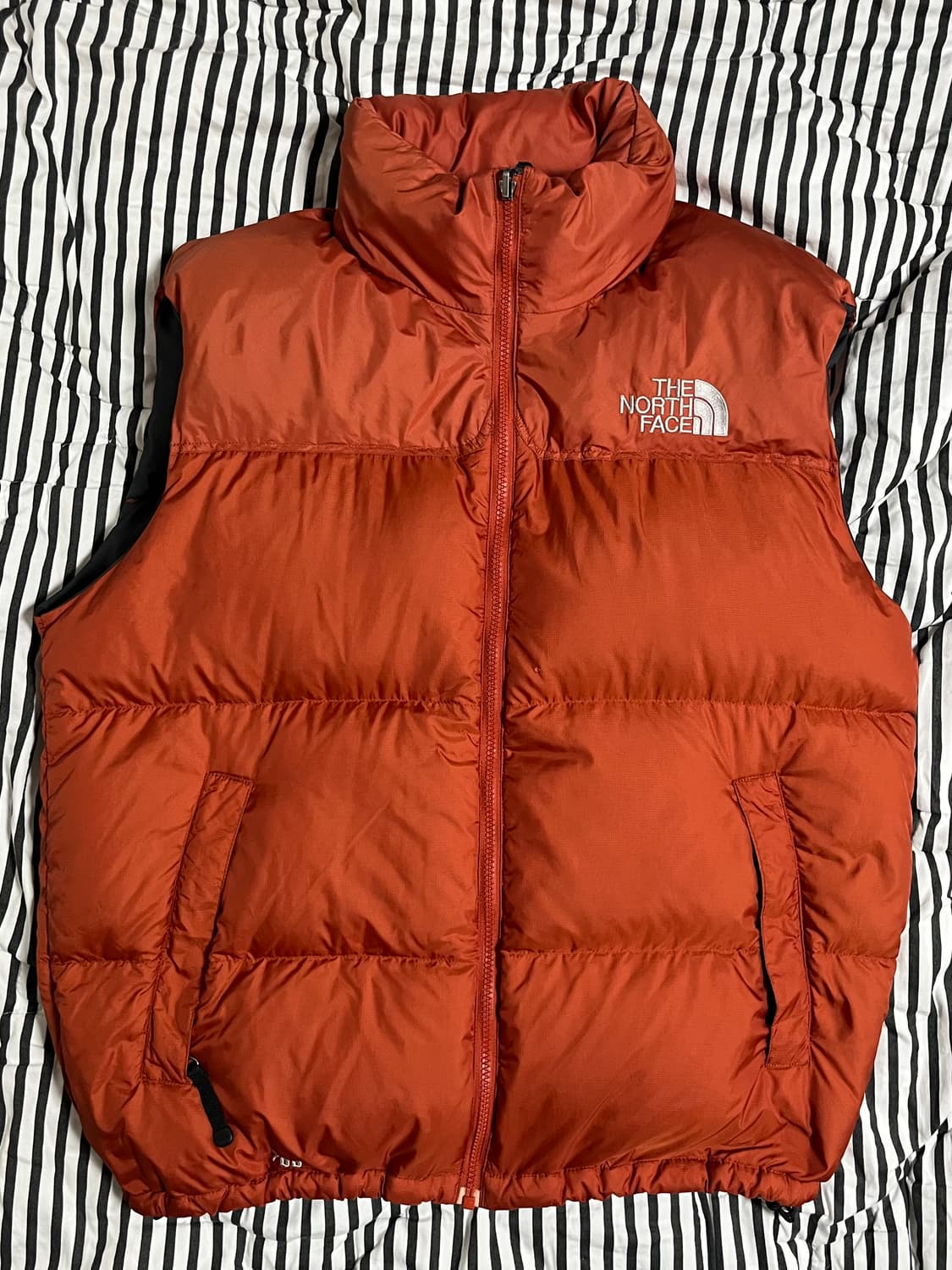 노스페이스 700 중앙로고 패딩 조끼 오렌지 L 상품이미지1