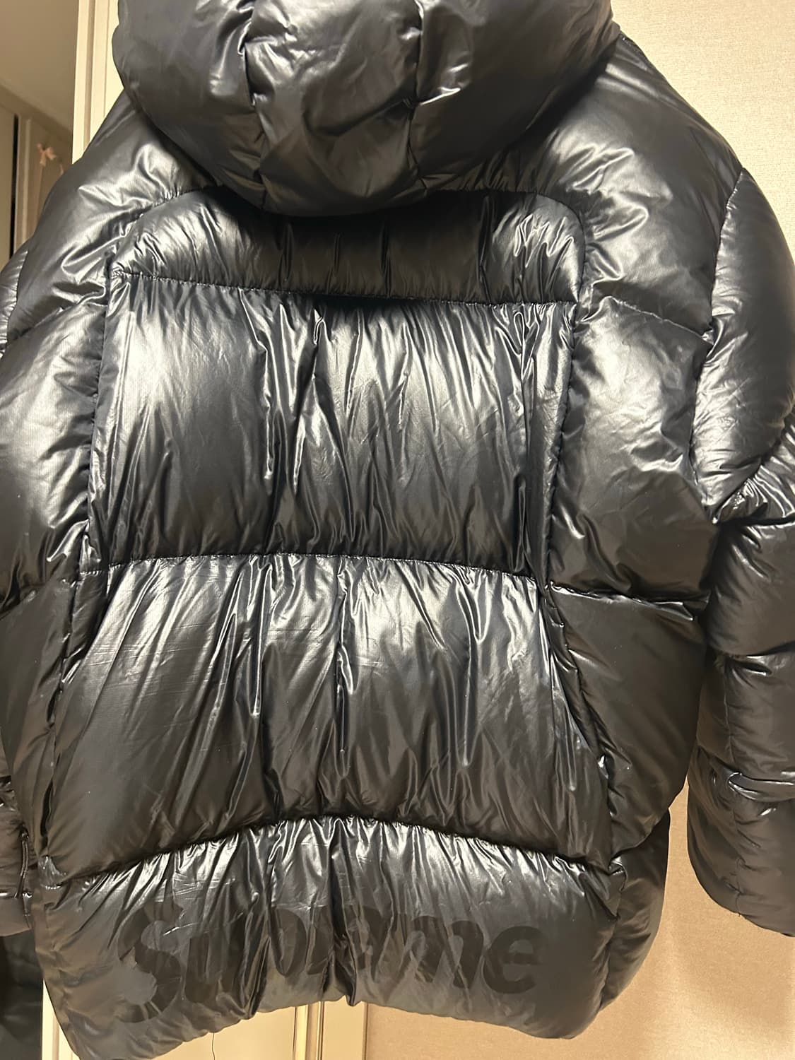 슈프림 페더웨이트 다운 퍼퍼 자켓 블랙 - 23FW 상품이미지4